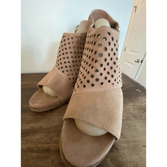 Nine West Women’s Suede Piomboo Heeled Ankle Strap Sandals Camel Brown Size 10 - Picture 7 of 7